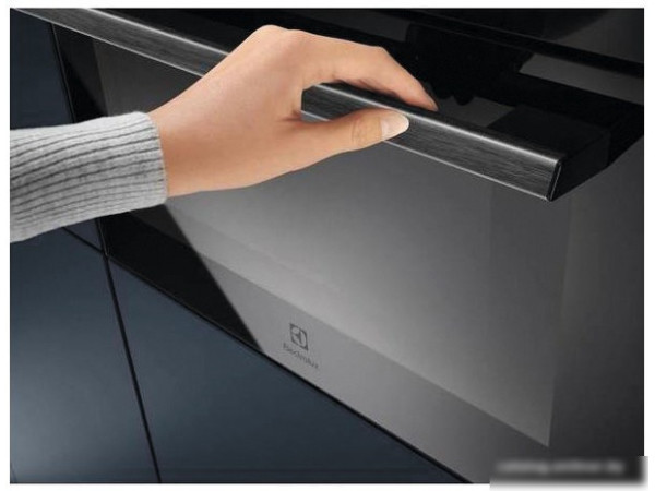 Микроволновая печь Electrolux EVM8E08Z