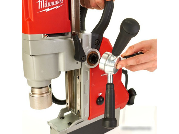 Станок Milwaukee MDP 41 [4933451014]